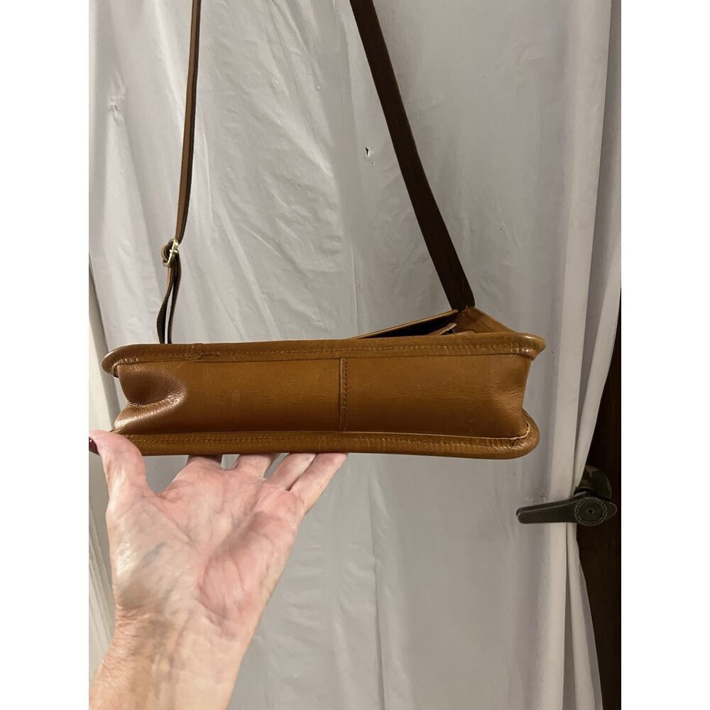 Brown Leather Messenger Bag Vintage 11x10x3 Some Wear And Buckle Is Loose As Is - Picture 6 of 16